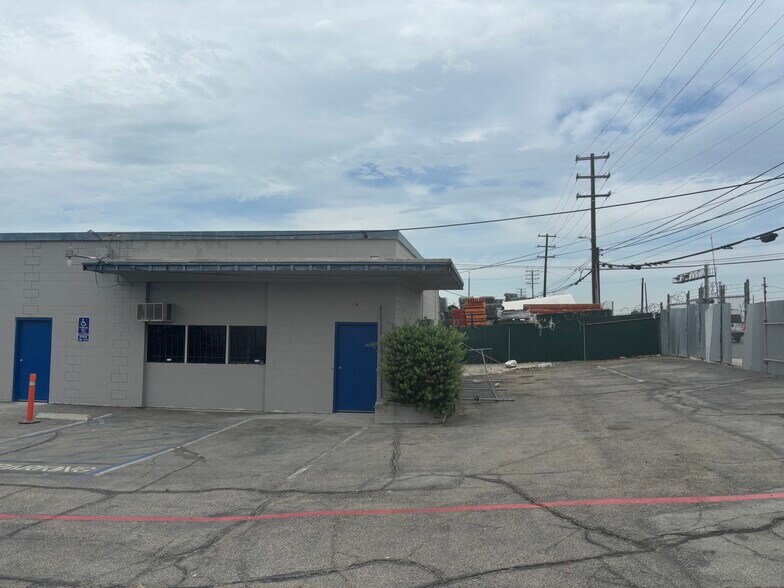 More Photos Of 633 W State St, Ontario Warehouse For Lease