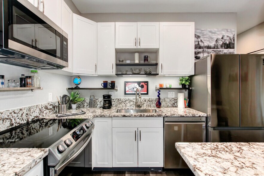 More Photos Of 1409-1411 Victorian Aly, Sacramento Apartments For Sale