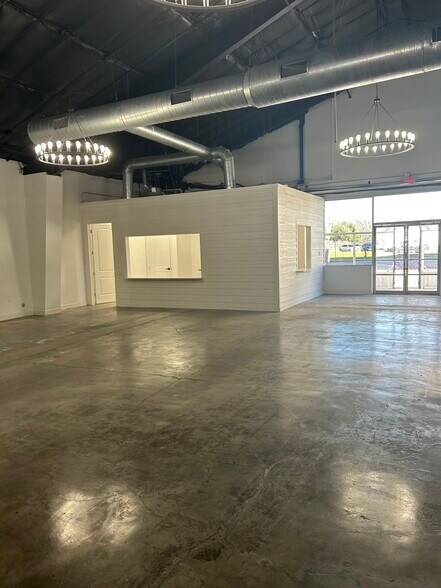 More Photos Of 6402 Harrisburg Blvd, Houston Storefront Retail Office For Lease