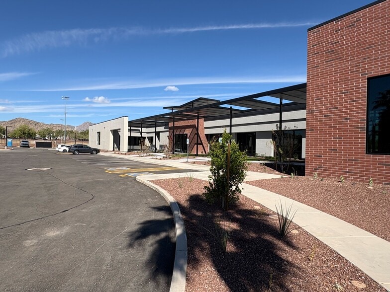 More Photos Of 20700 W Thomas Rd, Buckeye Medical For Lease