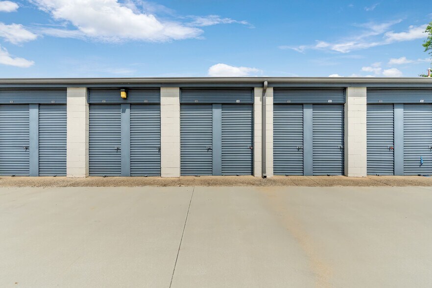 More Photos Of 126 Huddleston Rd, Peachtree City Self Storage For Sale