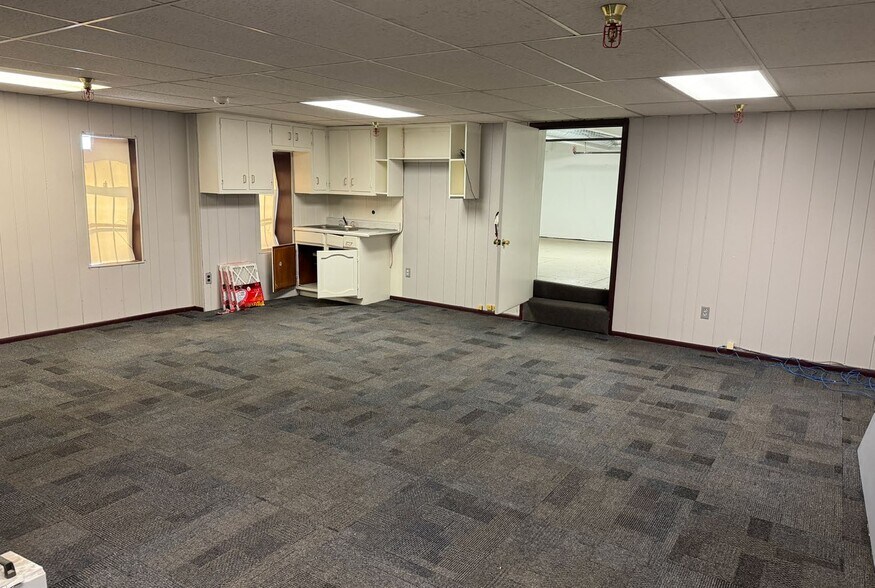 More Photos Of 2211 Commercial St NE, Albuquerque Warehouse For Lease