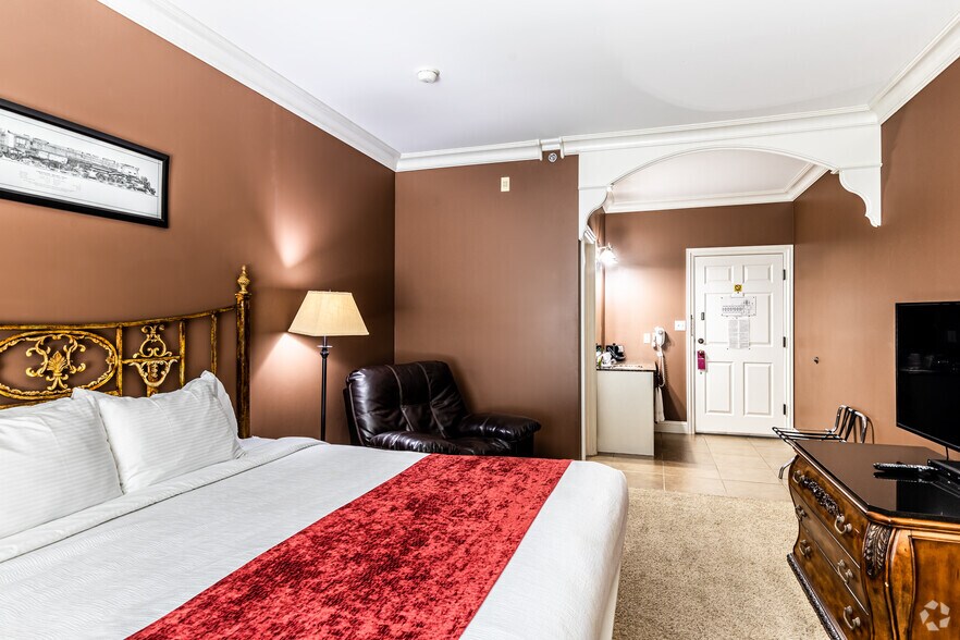 More Photos Of 1245 N Brown St, La Plata Hotel For Sale