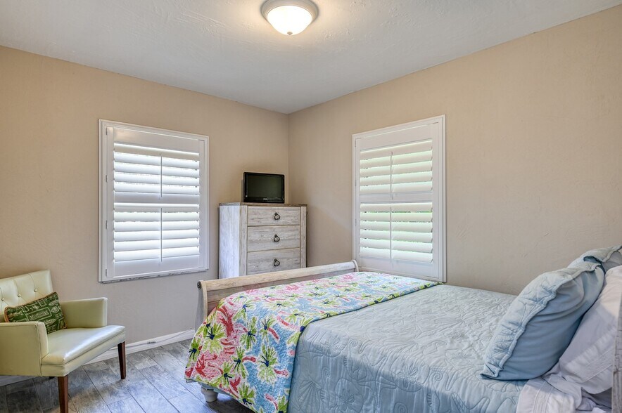 More Photos Of 105 Central Ave, Crescent City Office For Sale