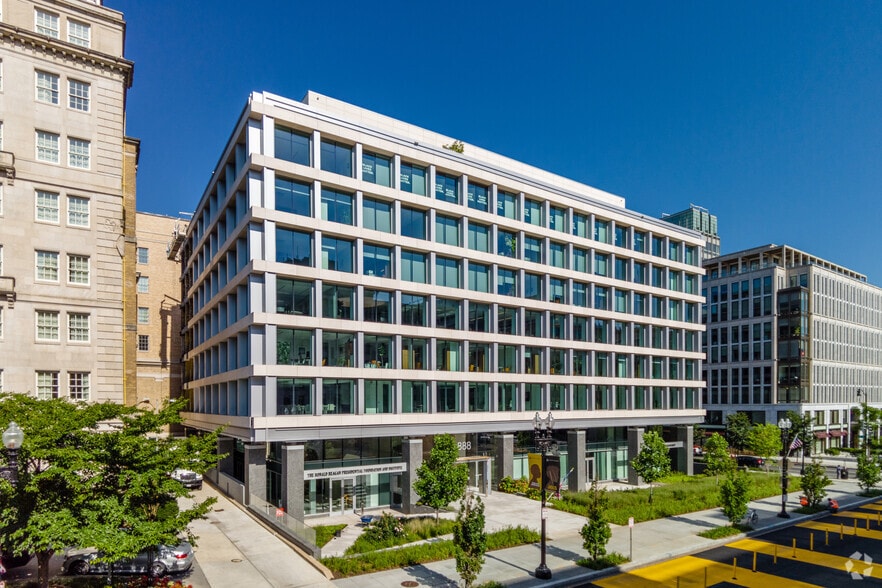 More Photos Of 888 16th St NW, Washington Office For Sale