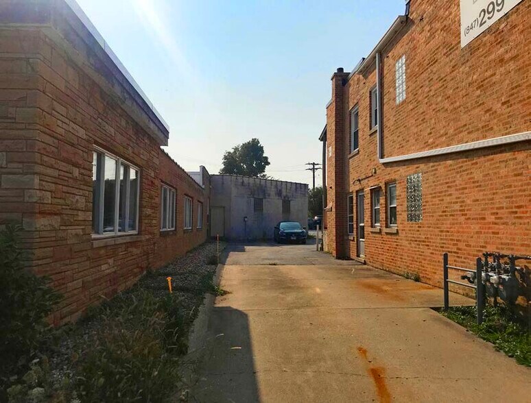 More Photos Of 72-76 N Broadway St, Des Plaines Light Distribution For Sale