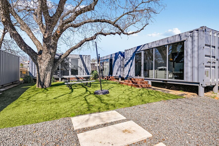 More Photos Of 5323 Levander Loop, Austin Office For Sale