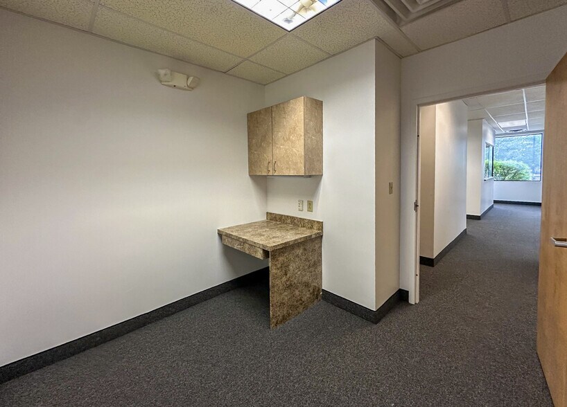 More Photos Of 352 Belmont St, Worcester Medical For Lease