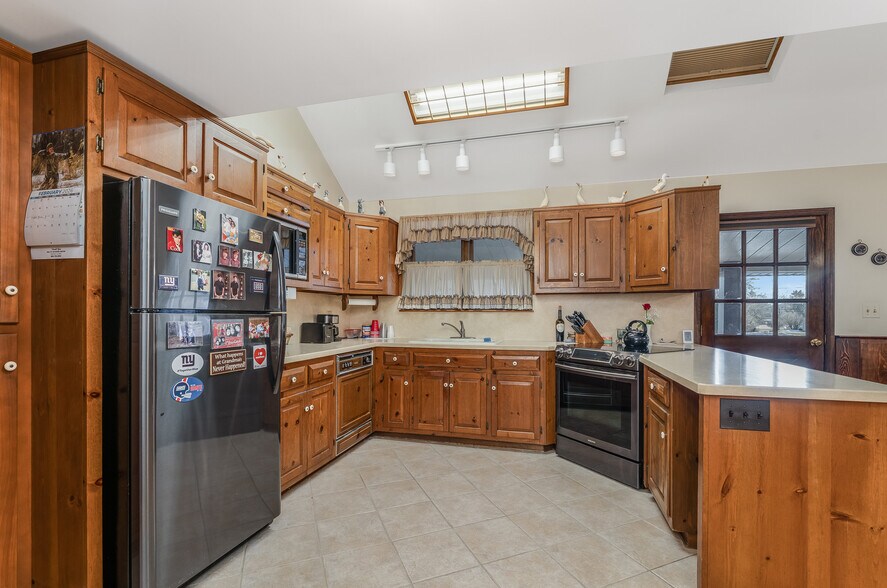 More Photos Of 5 Larison Ln, Ringoes Storefront Retail Office For Sale