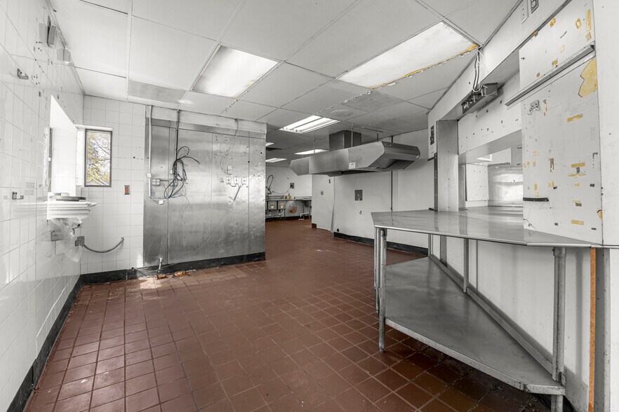 More Photos Of 15839 Telegraph Rd, Redford Township Fast Food For Lease