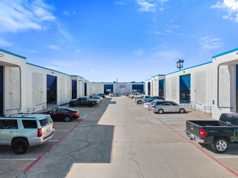 More Photos Of 10031 Monroe Dr, Dallas Unknown For Lease