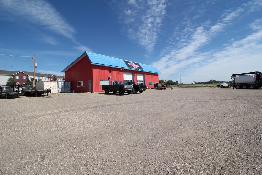 More Photos Of 3208 52 Av, Innisfail Warehouse For Sale