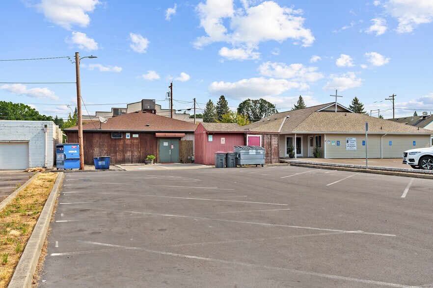 More Photos Of 335 E 3rd St, Lafayette Bar For Sale