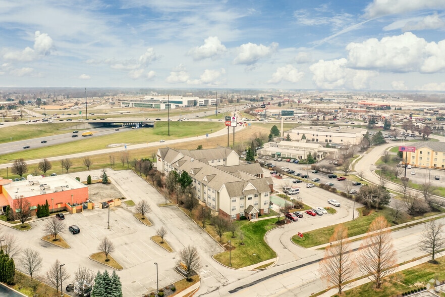 More Photos Of 9765 Crosspoint Blvd, Indianapolis Hotel For Sale