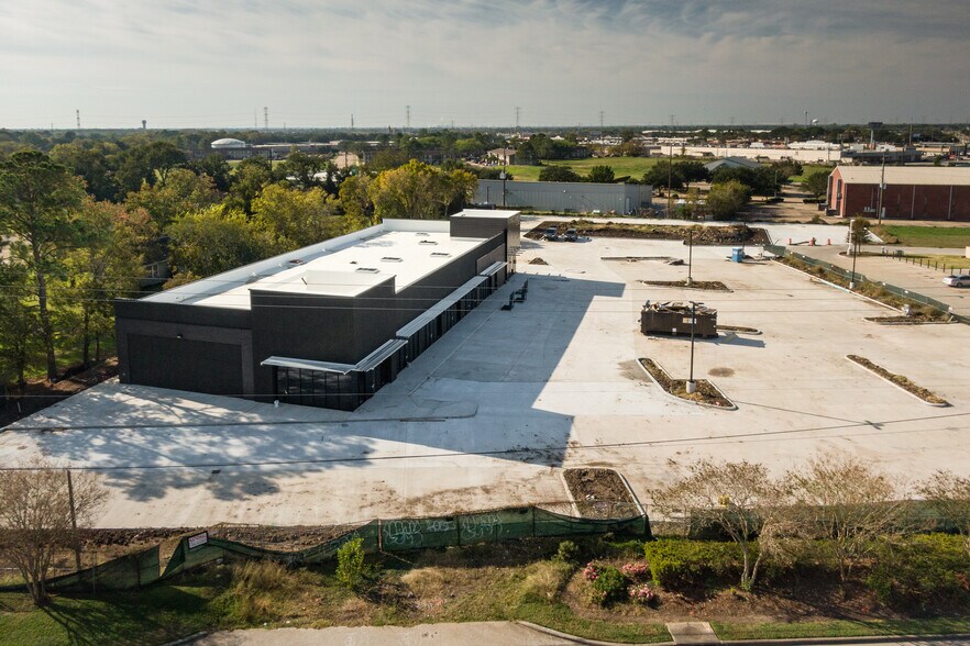 More Photos Of 2903 S Main St, Stafford Storefront For Lease