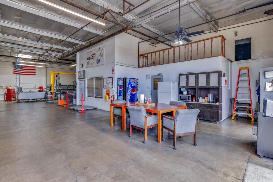 More Photos Of 1845 S Lewis St, Anaheim Manufacturing For Sale
