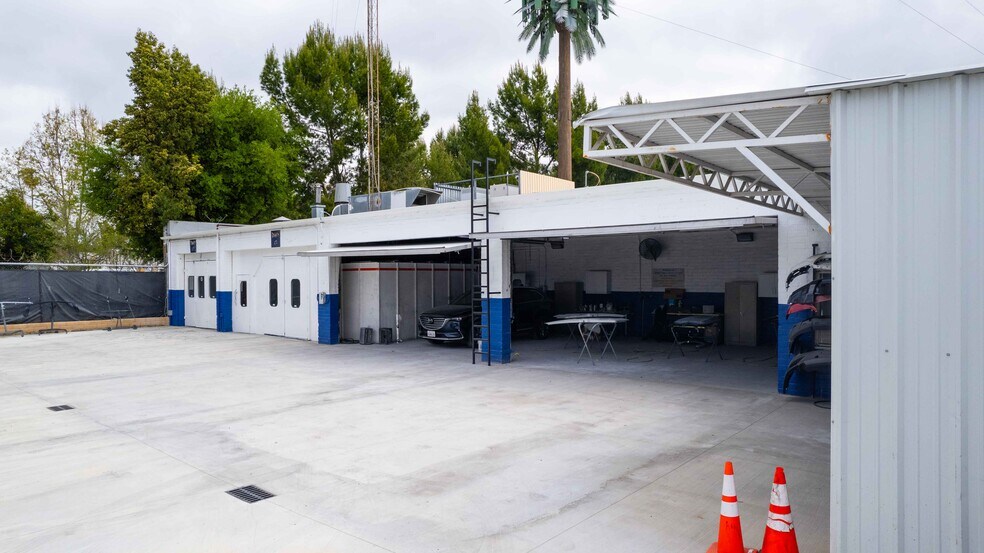 More Photos Of 14723 Aetna St, Van Nuys Auto Repair For Sale