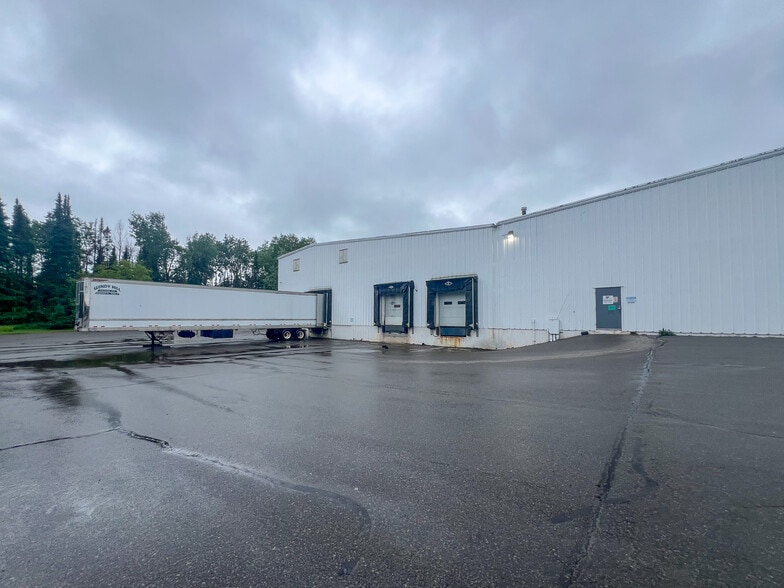 More Photos Of 1906 N Peach Ave, Marshfield Warehouse For Lease