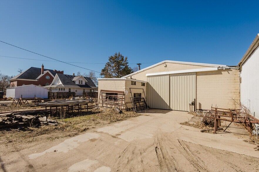 More Photos Of 410 N Commercial Ave, Sedgwick Storefront For Sale