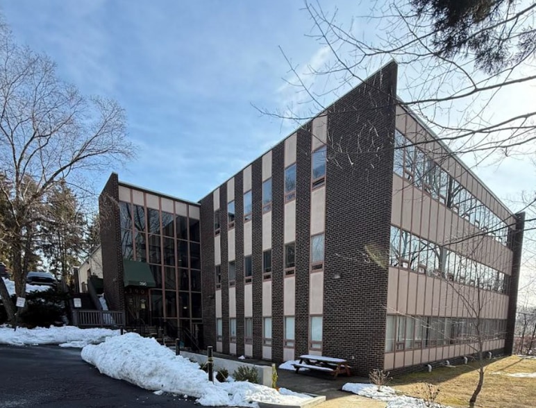 Primary Photo Of 390 Reed Rd, Broomall Industrial For Lease