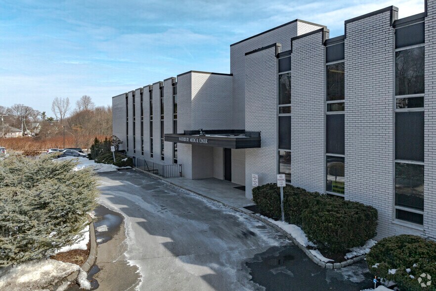 More Photos Of 1389 W Main St, Waterbury Medical For Lease