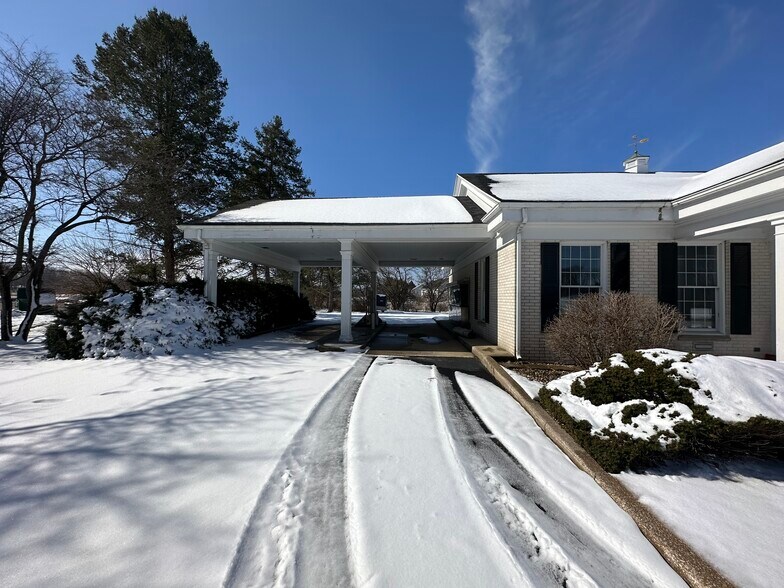 More Photos Of 8275 N 32nd St, Richland Office For Sale