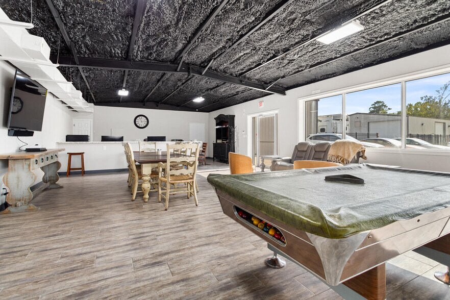 More Photos Of 3144 Texas Ave, Bridge City Warehouse For Lease