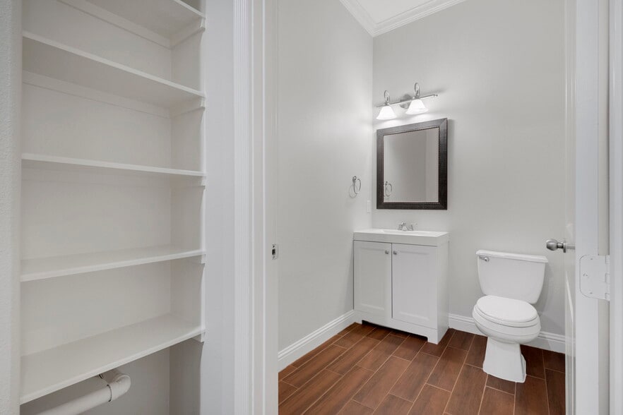 More Photos Of 12818 Willow Centre, Houston Office Residential For Sale