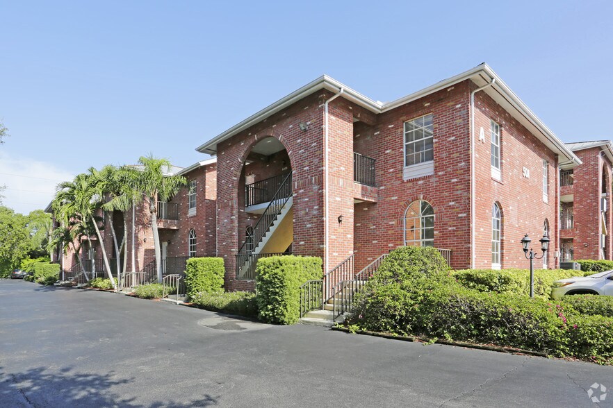 Primary Photo Of 501 Goodlette Rd, Naples Office For Lease