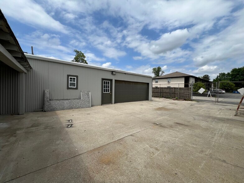 More Photos Of 135 E Broadway St, Fortville Storefront For Sale