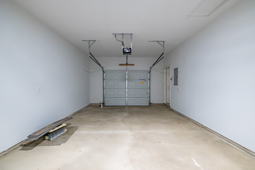 More Photos Of 1230 49th Ave, Sweet Home Multifamily For Sale