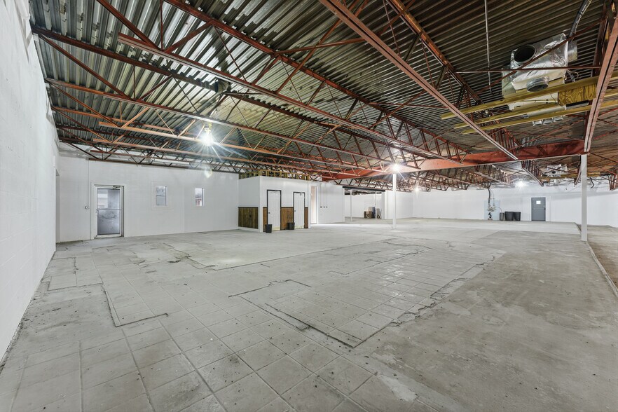 More Photos Of 1117 Willow Dr, Waynesburg Warehouse For Sale