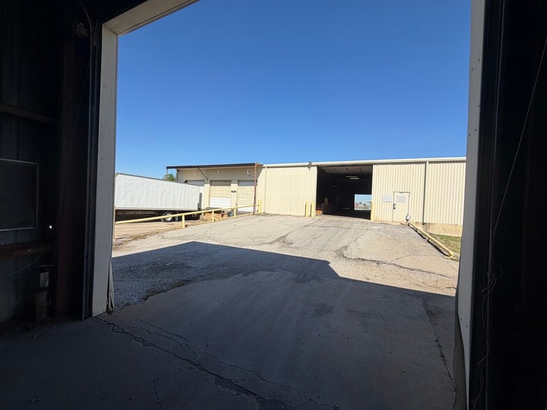 More Photos Of 3248 N Sheridan Rd, Tulsa Warehouse For Sale