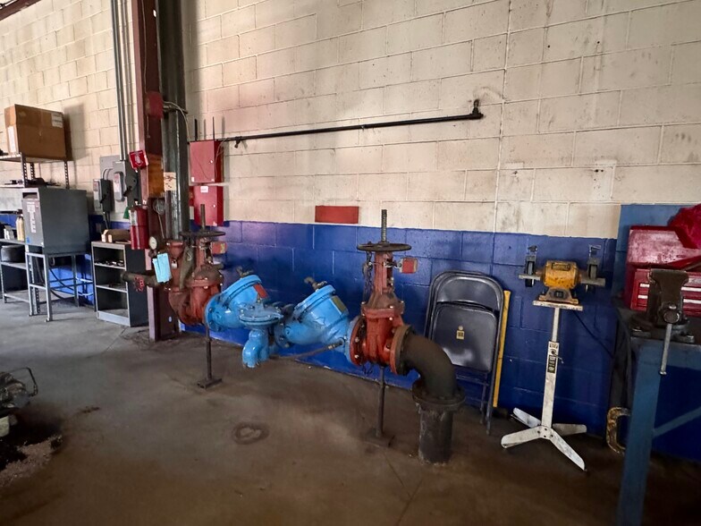 More Photos Of 205 W Main St, Bushnell Industrial For Sale