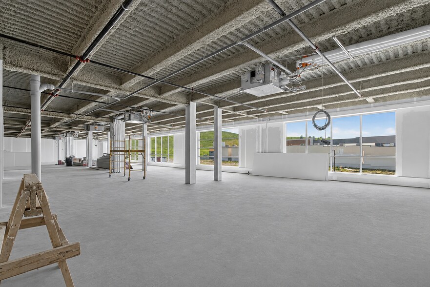 More Photos Of 198 Nolanridge Cres NW, Calgary Office For Sale