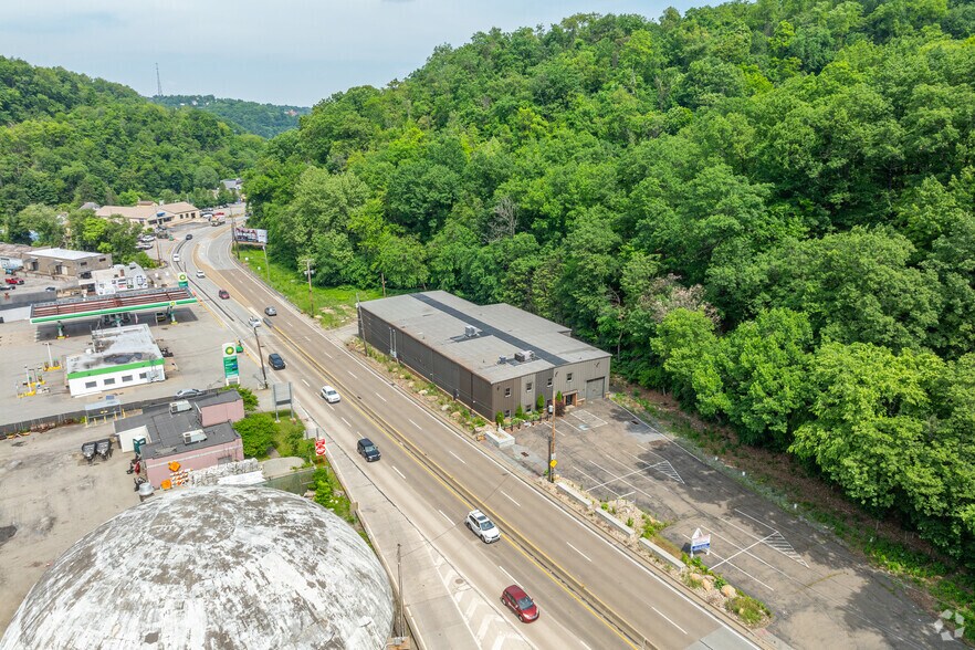 More Photos Of 921 Saw Mill Run Blvd, Pittsburgh Light Distribution For Sale