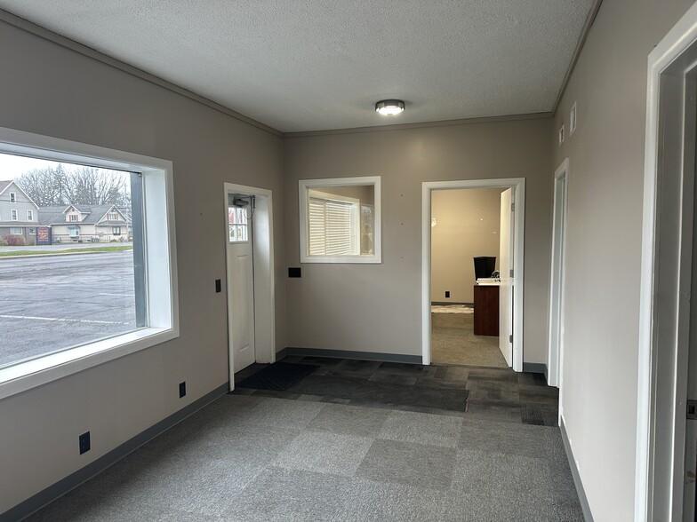 More Photos Of 2606 Brewerton Rd, Mattydale Freestanding For Lease