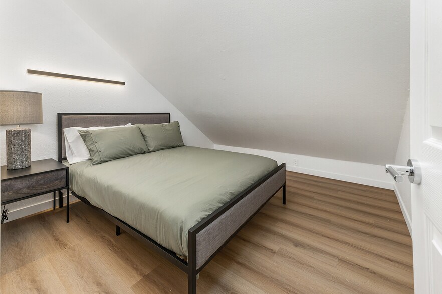 More Photos Of 813 Isthmus Ct, San Diego Apartments For Sale
