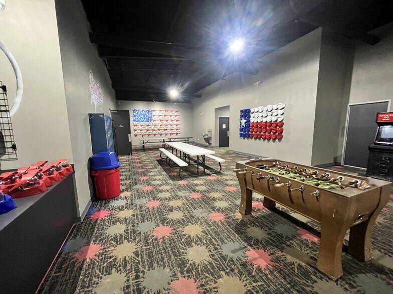 More Photos Of 11260 Hempstead Rd, Houston Warehouse For Lease