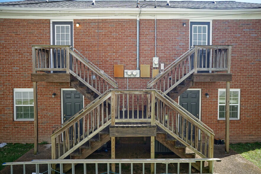 More Photos Of 114 Canfield Pl, Hendersonville Office For Sale