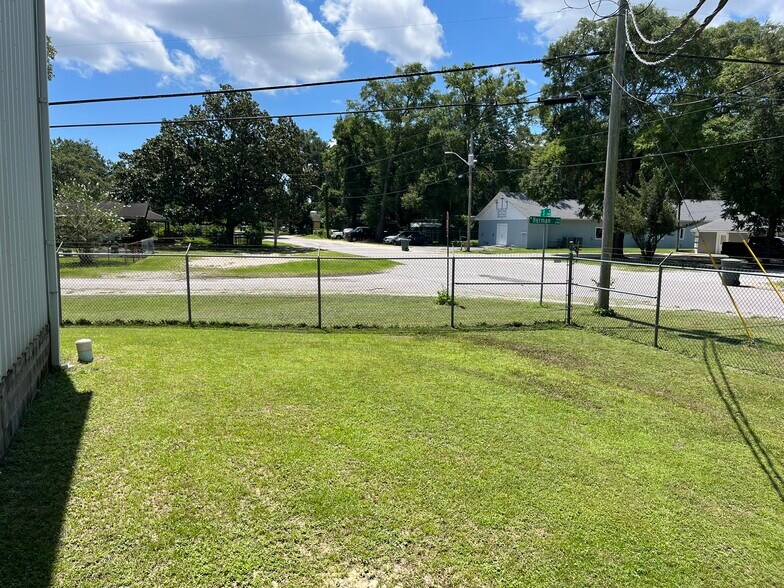 More Photos Of 2400 W Herman St, Pensacola Warehouse For Sale