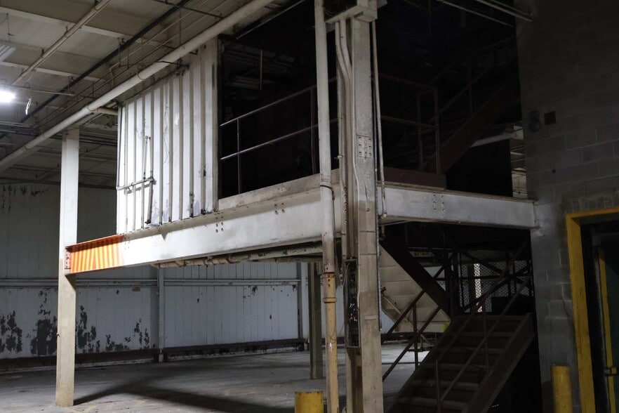 More Photos Of 2120 S Washington Ave, Lansing Warehouse For Sale