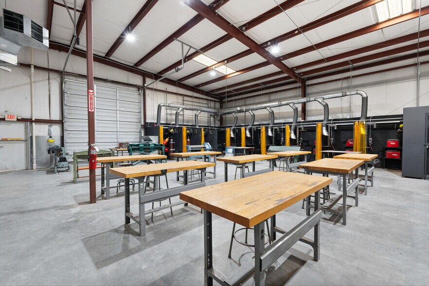 More Photos Of 6735 Whitten Pl, Memphis Service For Sale