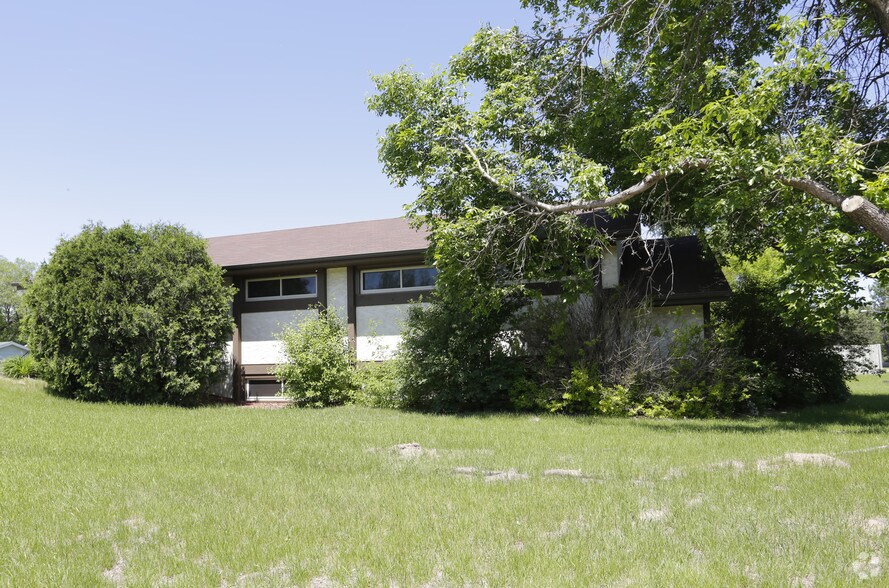 More Photos Of 1299 NE Mississippi St, Fridley Medical For Lease