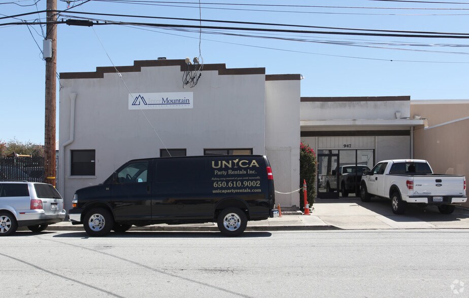 More Photos Of 947 Washington St, San Carlos Warehouse For Lease