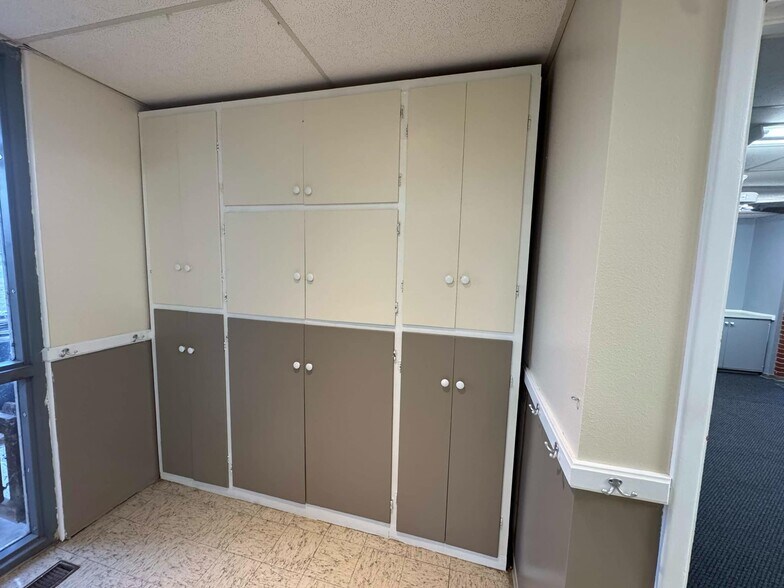 More Photos Of 1810 E Broadway Ave, Enid Flex For Sale