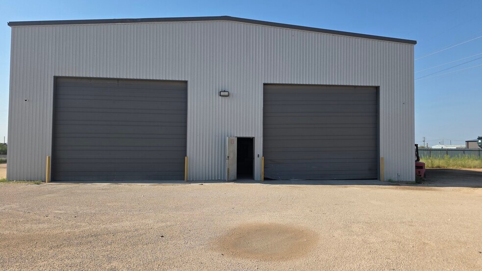More Photos Of 3351 Westover Dr, Odessa Service For Lease