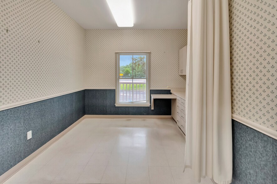 More Photos Of 8410 FM 236, Victoria Medical For Sale