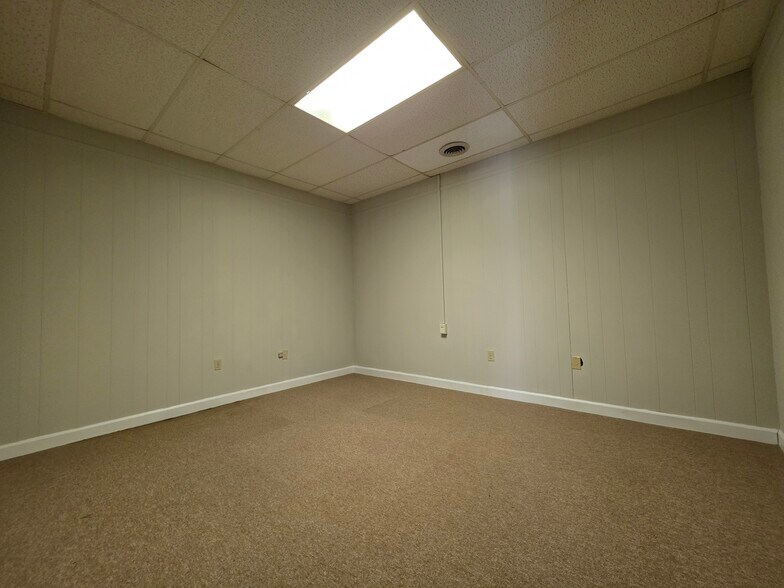More Photos Of 404 St Andrews Dr, Greenville Office For Lease