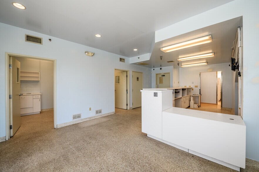 More Photos Of 11163 La Grange Ave, Los Angeles Veterinarian Kennel For Lease